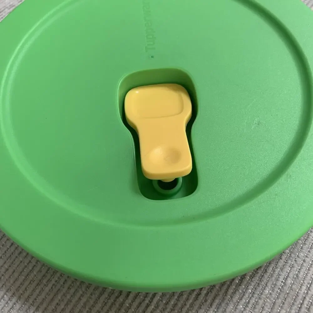 2 Tupperware 6” Crystal Wave Microwave Vented Replacement Lids Green 7372A-5